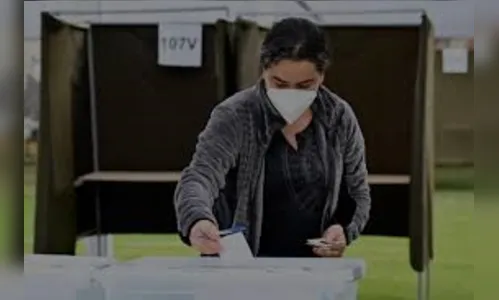 Urnas abrem no Chile para plebiscito histórico de nova Constituição