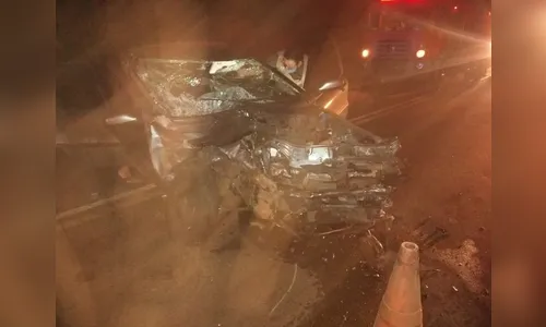 Grávida de gêmeas morre em batida entre dois carros em Londrina