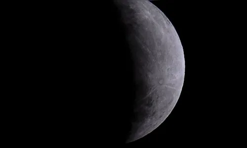 Nasa anuncia descoberta de água em estado líquido na Lua