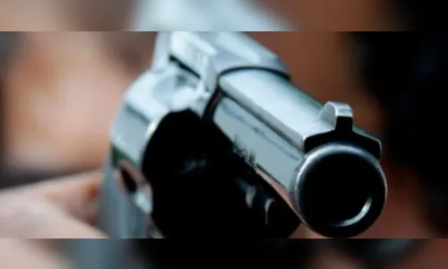 Ladrões invadem pátio de máquinas e roubam veículos em Califórnia