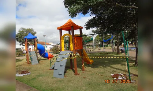 Prefeitura de Sabáudia instala brinquedos na Praça Antonio Zanin