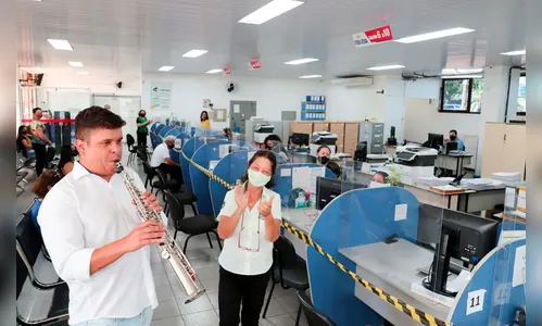 Servidores públicos são homenageados com música