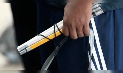 Deficiente visual abriga casal e tem ovo de Páscoa furtado