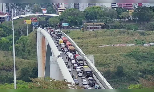 Transportadores paraguaios protestam e bloqueiam Ponte Internacional da Amizade