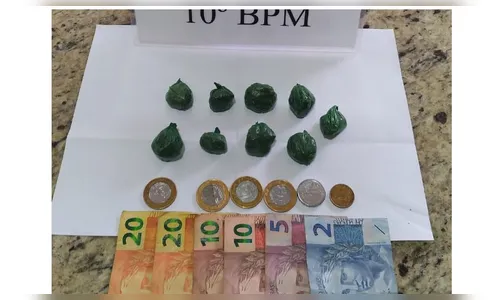 PM apreende maconha e dupla que estava traficando no centro é detida