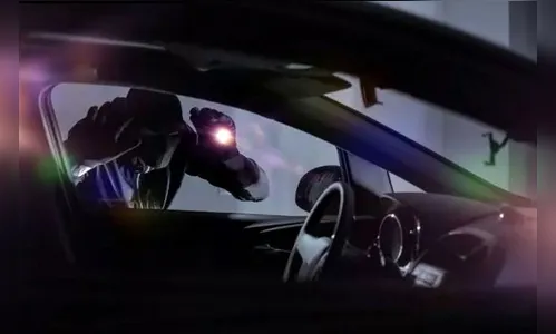 Ladrão furta bolsa com R$ 1.6 mil de dentro de carro, em Ivaiporã