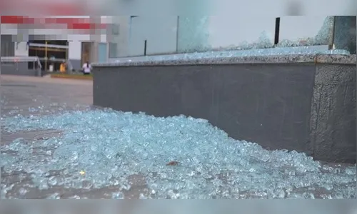 Jovem é detido após quebrar vidro de loja em Marilândia do Sul