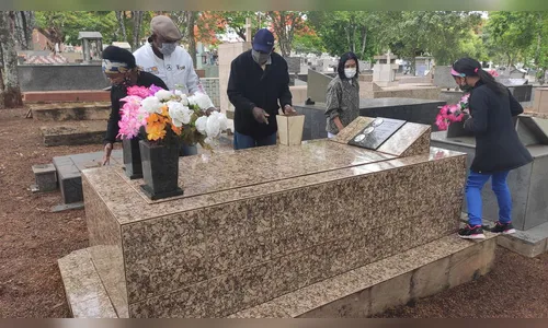 Preparação para Dia de Finados movimenta cemitério de Ivaiporã