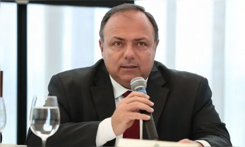 Em tratamento contra a Covid, ministro da Saúde é internado em Brasília