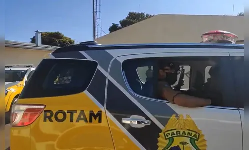 Homem com tornozeleira eletrônica é preso por fornecer bebidas para adolescente
