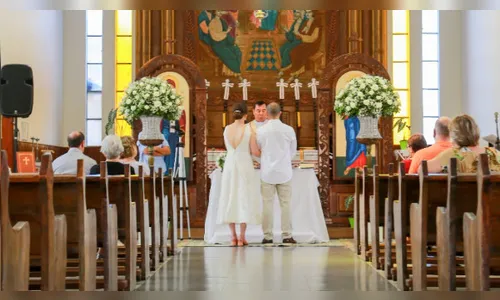 Comemoração minimalista: Pandemia afeta casamentos