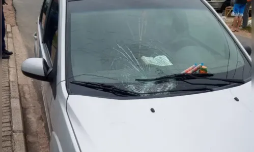 Motorista bêbado invade calçada e acaba preso após atropelar idosa