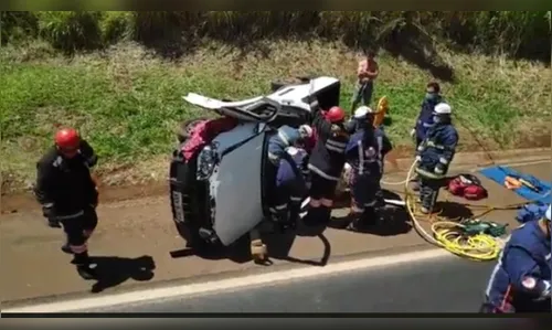 Grave capotamento é registrado na BR-376; uma pessoa ficou ferida