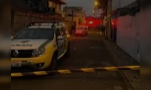 Filho mata pai idoso a facadas, resiste à prisão e acaba baleado