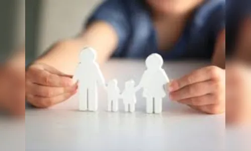 Homem é denunciado por negar devolver as filhas à mãe que tem a guarda