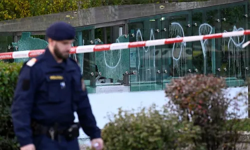 Suposto ataque terrorista em Viena deixa pelo menos uma pessoa morta