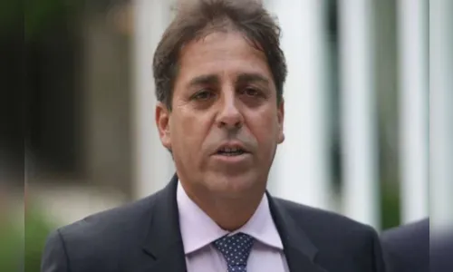 Vereador Zico Bacana é baleado enquanto fazia campanha no Rio