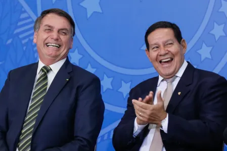 Mourão diz que "não há briga" após discordar de Bolsonaro sobre vacina