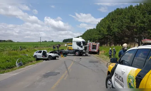 Acidente entre automóvel e caminhão deixa uma vítima fatal na PR-151