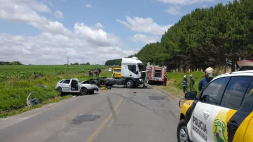 Acidente entre automóvel e caminhão deixa uma vítima fatal na PR-151