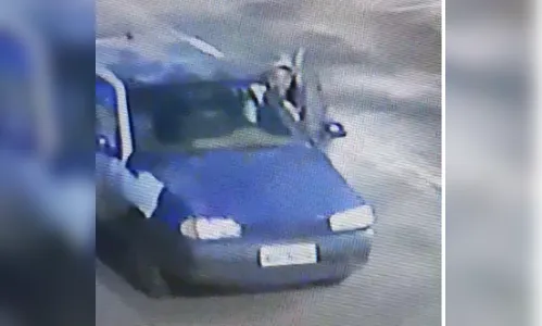 Ladrão empurra e furta carro na madrugada; ASSISTA