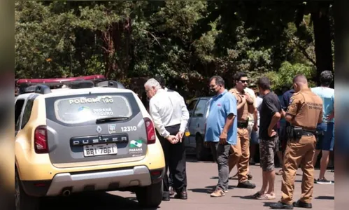 Carro atropela manifestantes em passeata política na região; Vídeo