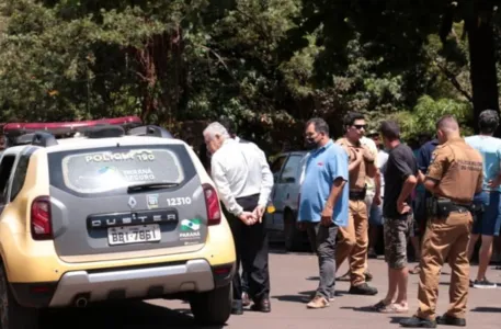 Carro atropela manifestantes em passeata política na região; Vídeo