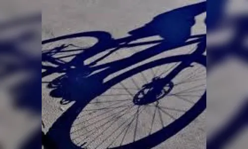 Jovem de 21 anos sofre ferimentos ao cair de bicicleta no Lagoão
