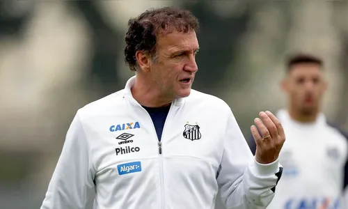 Covid-19: Cuca, técnico do Santos, testa positivo e é internado em SP