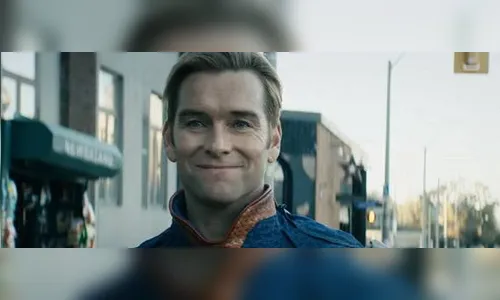 Americano vestido de Homelander salva homem de incêndio