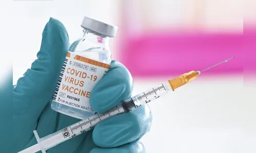 Pfizer e BioNTech dizem que vacina contra covid-19 se mostrou 90% eficaz