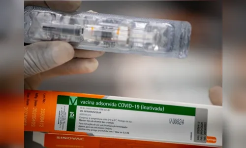 Bolsonaro critica Doria e, sem provas, acusa vacina de causar 'morte e invalidez'