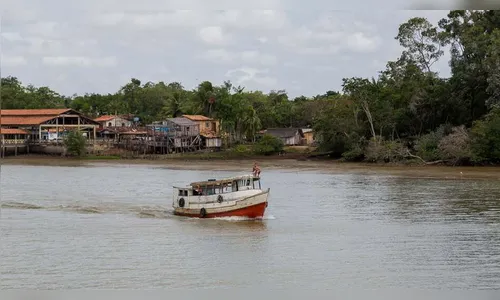 Ladrões ajudam padre que estava se afogando durante assalto