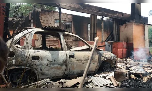 Casa e Corsa Wind são destruídos durante incêndio