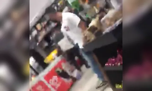 Angolanos são agredidos em revendedora de bebidas em Maringá; vídeo