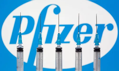 UE firma contrato para 300 milhões de doses de vacina da Pfizer