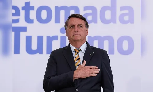 Governo comprará vacina, mas 'não ao preço que um caboclo aí quer', diz Bolsonaro