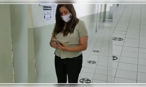Candidata Carol Scarpelini vota na manhã deste domingo no Nilo Cairo