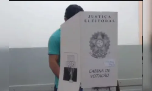 Candidato Rodolfo Mota vota no colégio Osmar Guaraci Freire