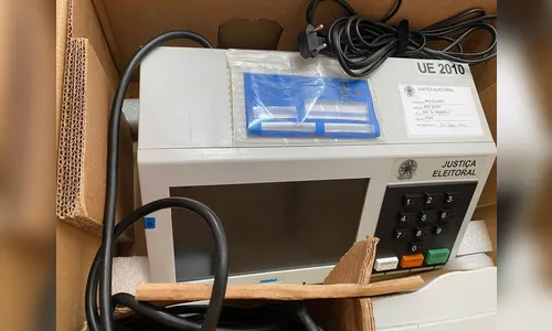 Urna é danificada após eleitor votar com caneta