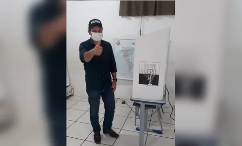 Candidato Junior da Femac comparece para votação neste domingo; assista
