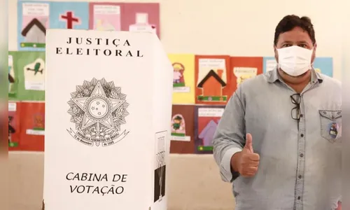 Candidato Guto Grassano vota pela manhã no Jardim Bandeirantes