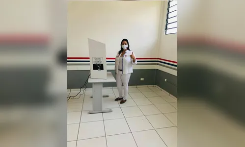 Candidata a prefeita, Angélica Ferreira vota em Arapongas