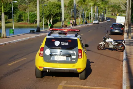 PM flagra mulher conduzindo em 'zigue-zague' e ela acaba presa