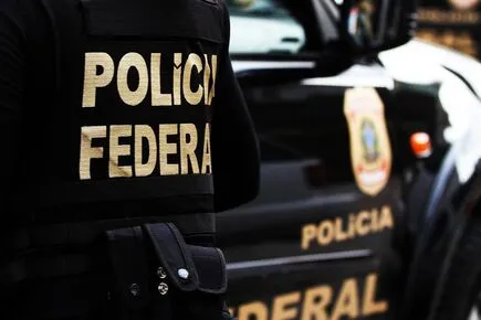 Carro invade espelho d’água do Ministério da Justiça; PF investiga