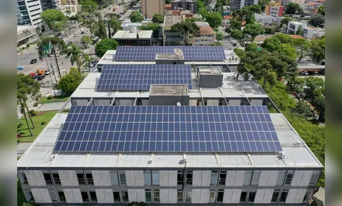 Paraná vai instalar painéis solares em 246 prédios públicos