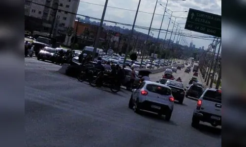 Menino de 12 anos é arremessado de veículo após acidente de trânsito