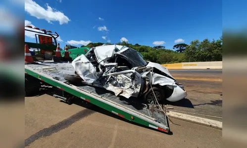 Motorista sai ilesa após carro ficar destruído em engavetamento em Guarapuava