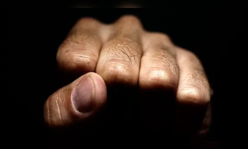 Cliente de bar é agredido durante assalto