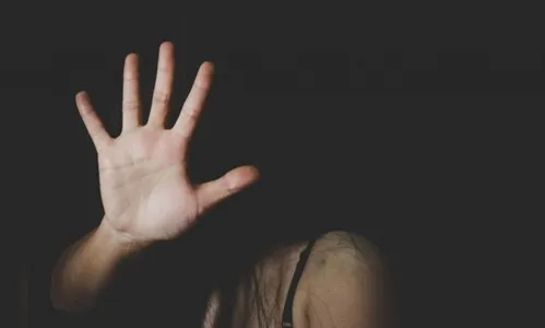 Marido embriagado agride esposa, enteado e acaba preso